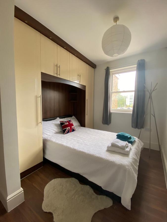 Notting Hill Next Door Bedroom In The Share Flat London Eksteriør billede