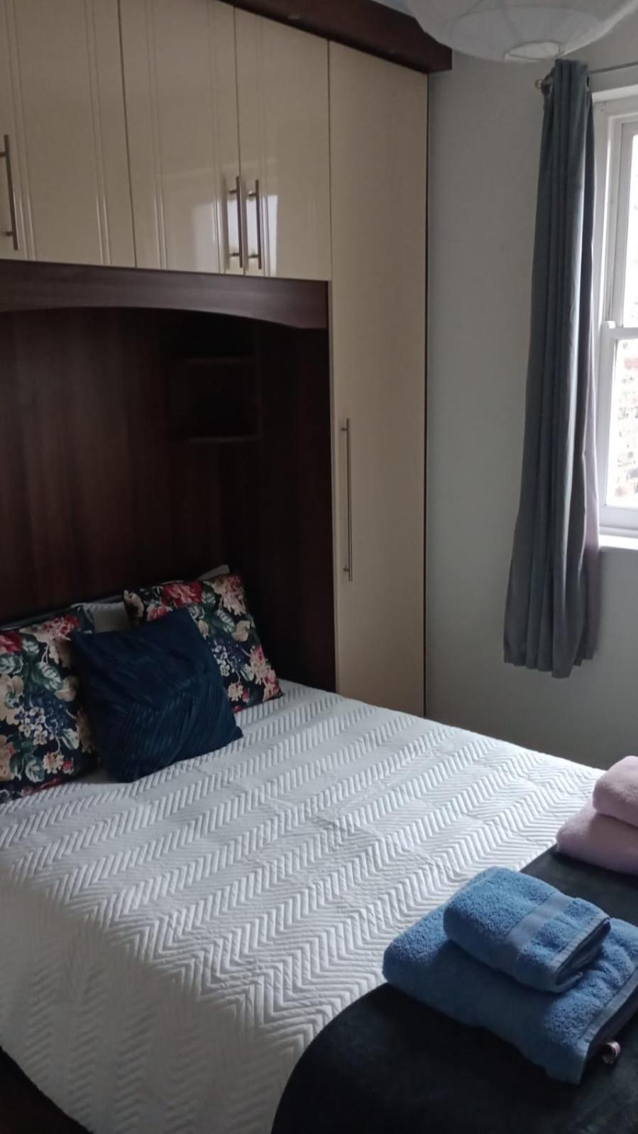 Notting Hill Next Door Bedroom In The Share Flat London Eksteriør billede